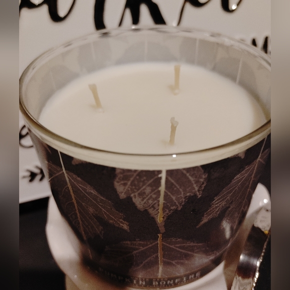 BATH & BODY WORKS 3 WICK CANDLE PUMPKIN BONFIRE/ BRAND NEW - Picture 2 of 4